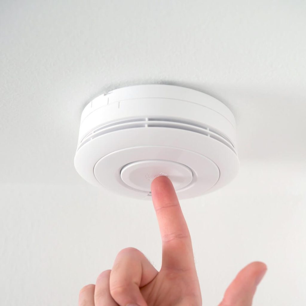 smarthome-systems-chytry-senzor-dymu-poziaru-smoke-detector-ochrana-proti-zivlom-02